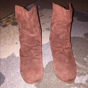 Reddish brown Nine West suede boots..